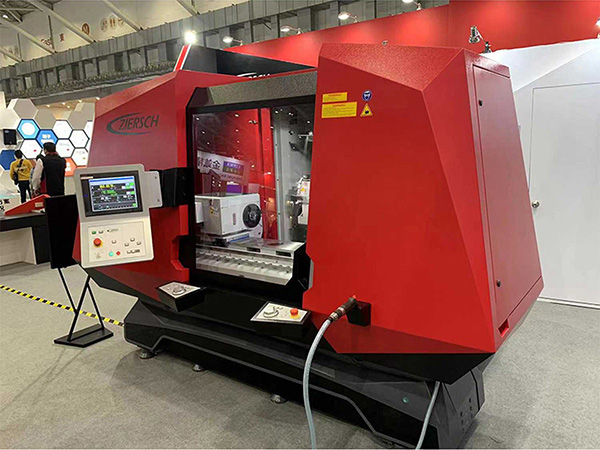 硬軌數(shù)控車床具有自動(dòng)化程度高，編程簡單等優(yōu)點(diǎn)